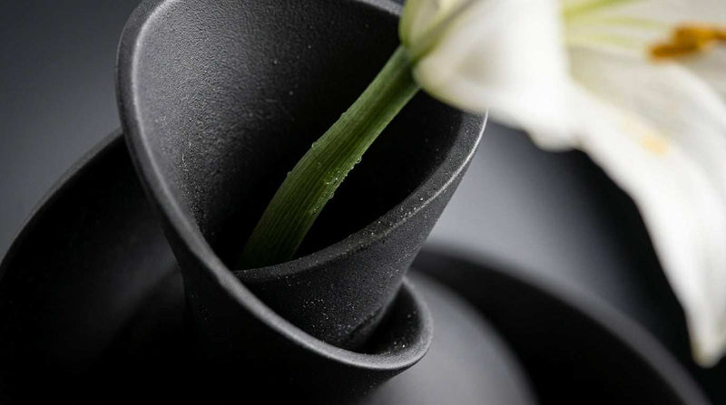Torsione d'Eclissi — Vaso Scultoreo Elicoidale Nero Opaco (30 cm) - Taraflo